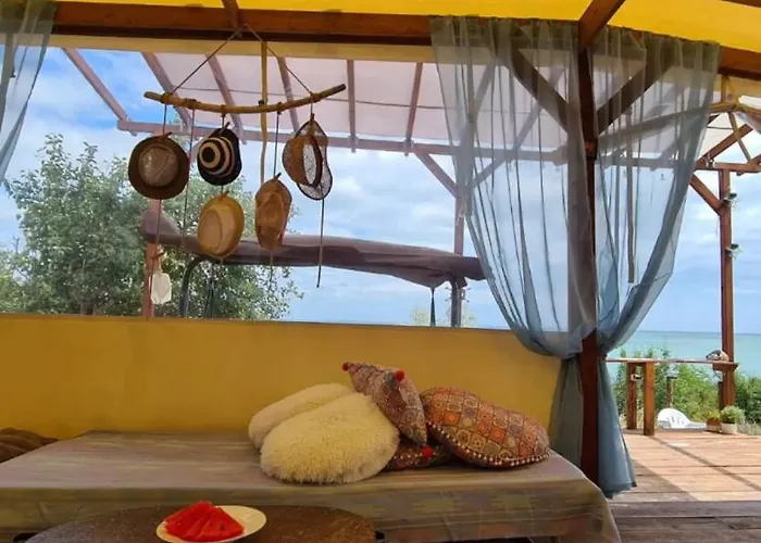 Camping Pirates Queen Caravan